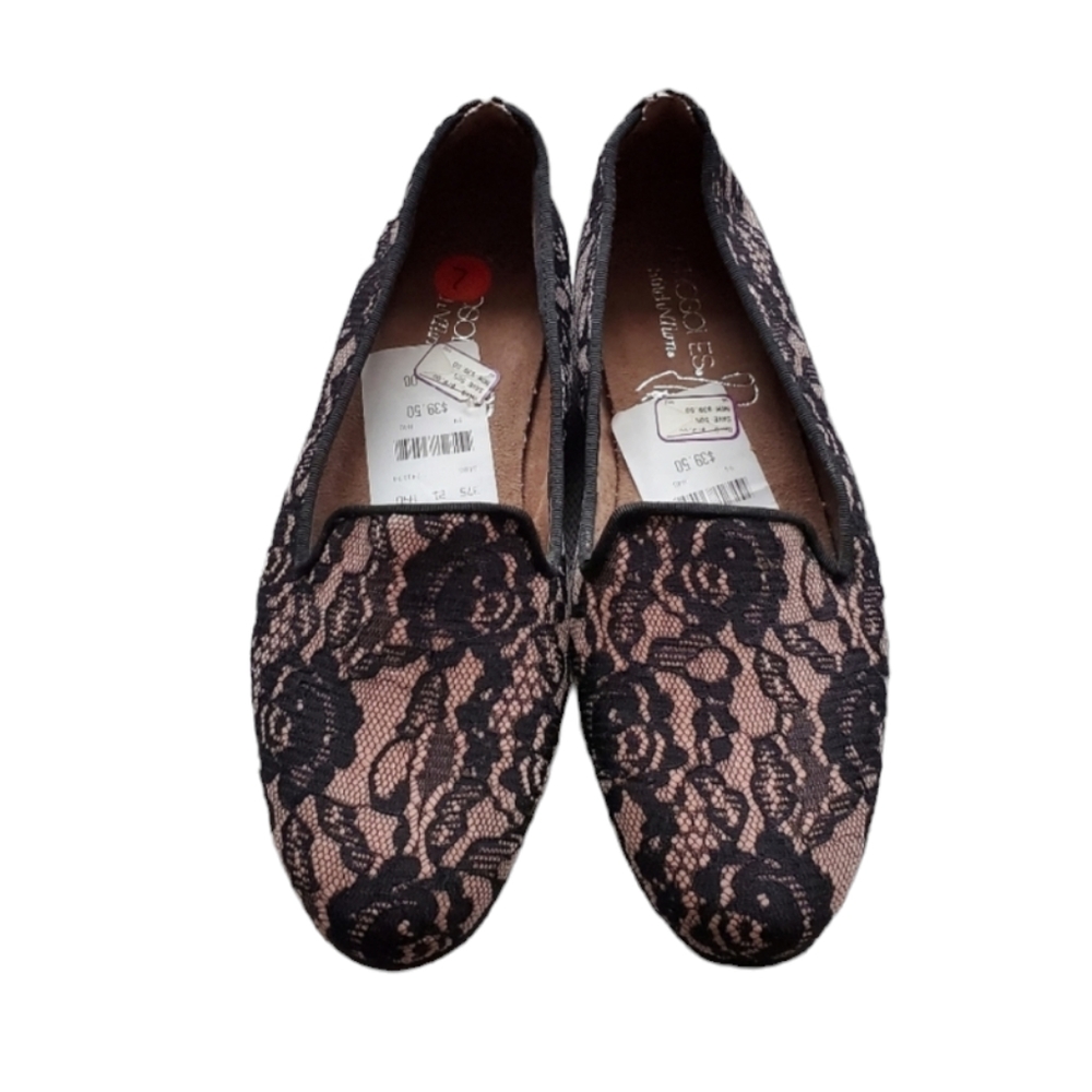 AEROSOLES Flats With Lace Detail Size 7 NWT